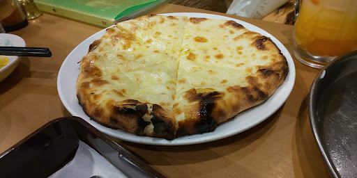 焼きたてのナン