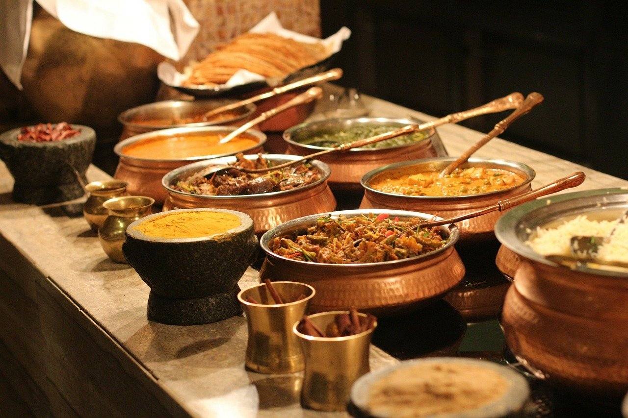 銅鍋に入った本格カレー